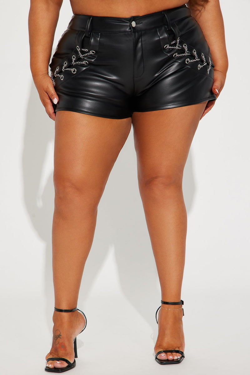 Shorts de couro sintético