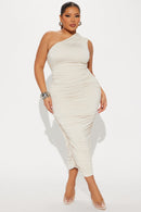 Vestido midi franzido com forro duplo